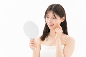 顔の脂肪を減らす美容医療とは？部位別に適した方法や効果を解説