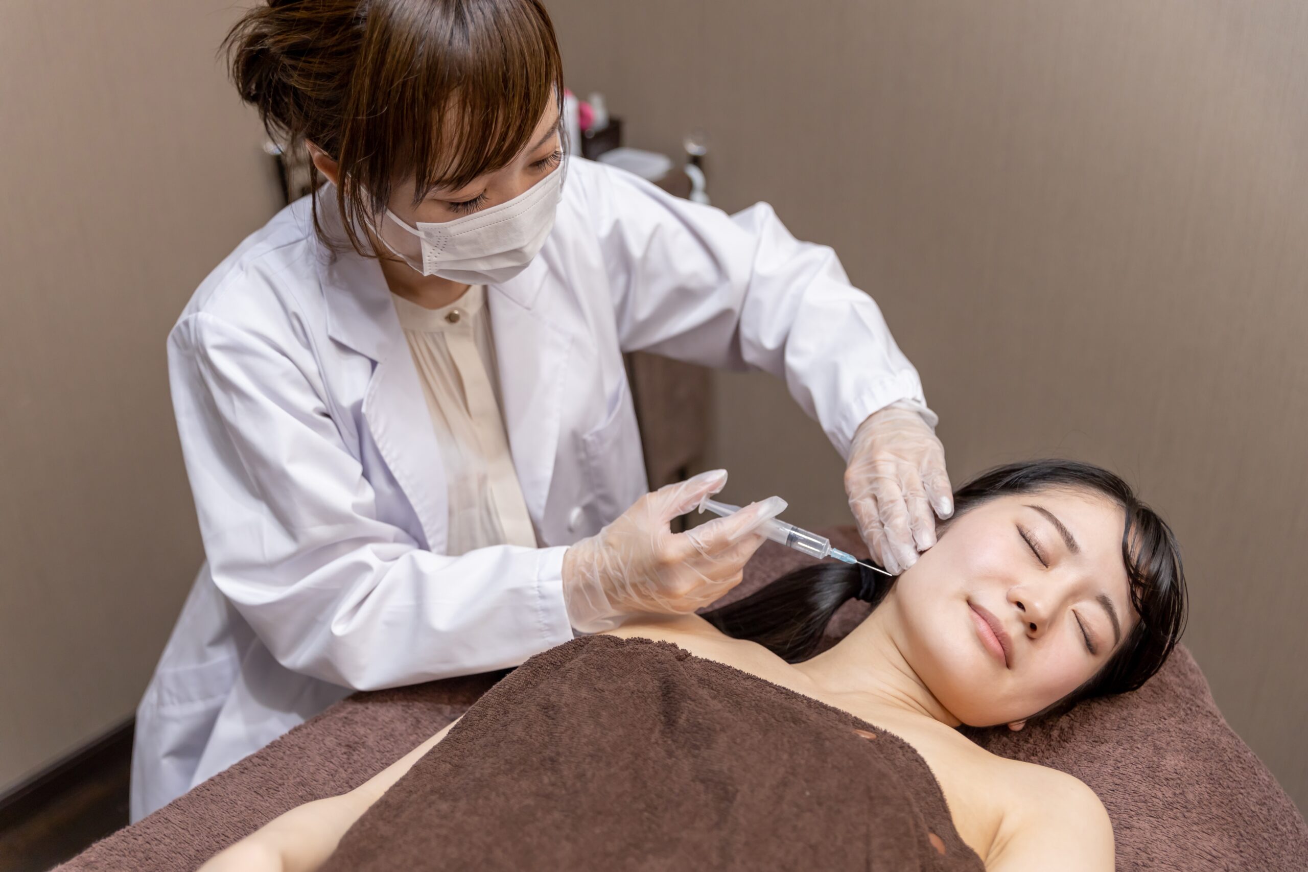 エラボトックスを韓国で受ける人が増えているのはなぜ？施術の特徴と現地のクリニック選びのポイントも解説