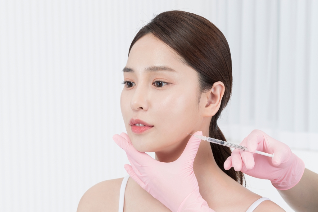 エラボトックスを韓国で受ける人が増えているのはなぜ？施術の特徴と現地のクリニック選びのポイントも解説