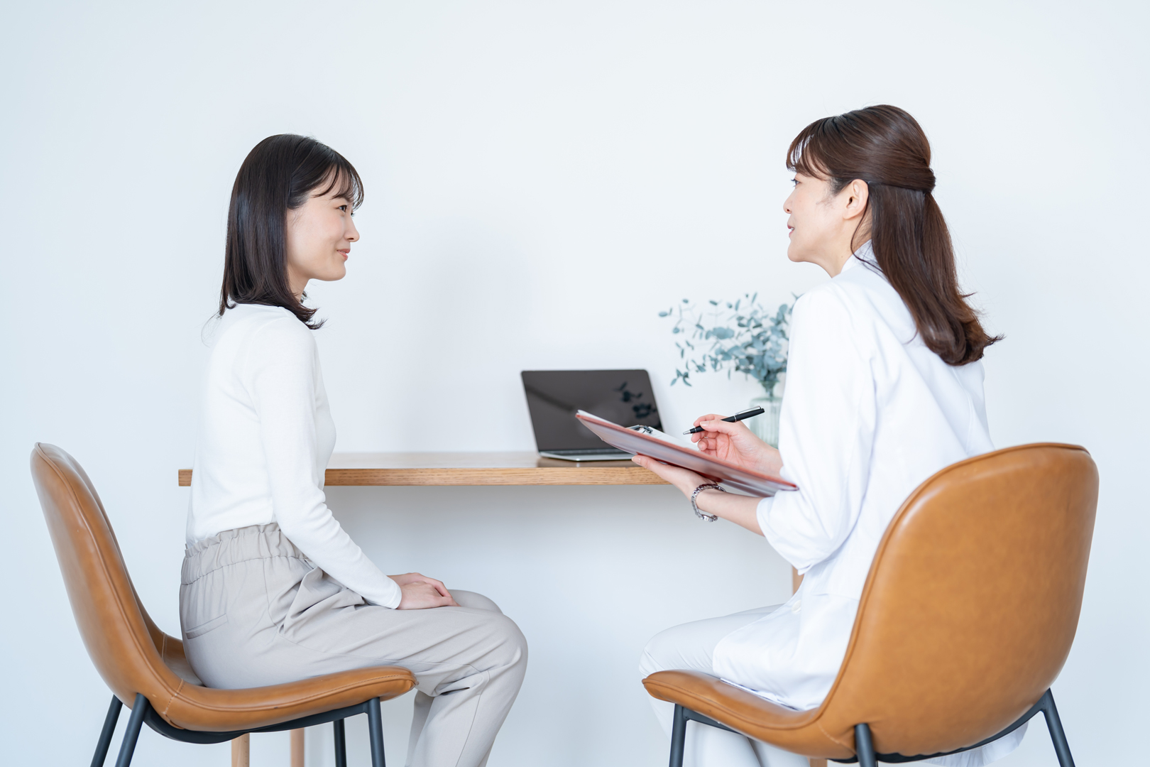 医療者に相談しているイメージ画像
