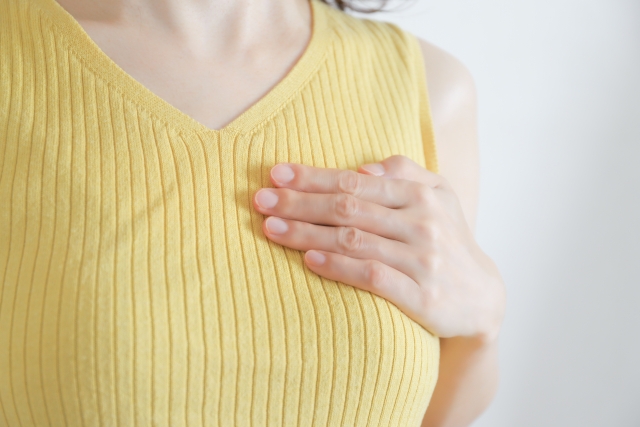 豊胸50代でもできる？若い人との違いを解説｜NERO美容医療