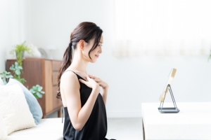豊胸50代でもできる？若い人との違いと注意点を解説