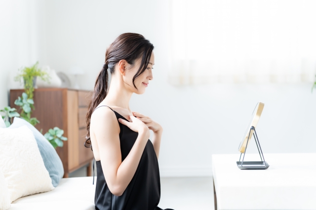 豊胸50代でもできる？若い人との違いと注意点を解説