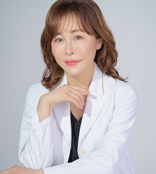 今泉スキンクリニックの皮膚科専門医・認定指導医である今泉明子院長