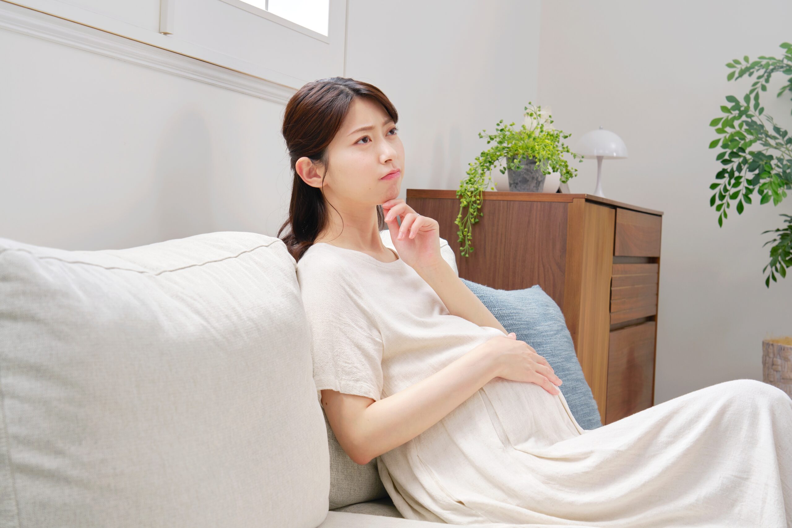 悩んでいる妊婦