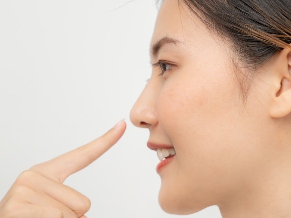 鼻が綺麗な人の特徴とは？美しく見える理由と横顔のポイント、美容医療で整える方法を解説