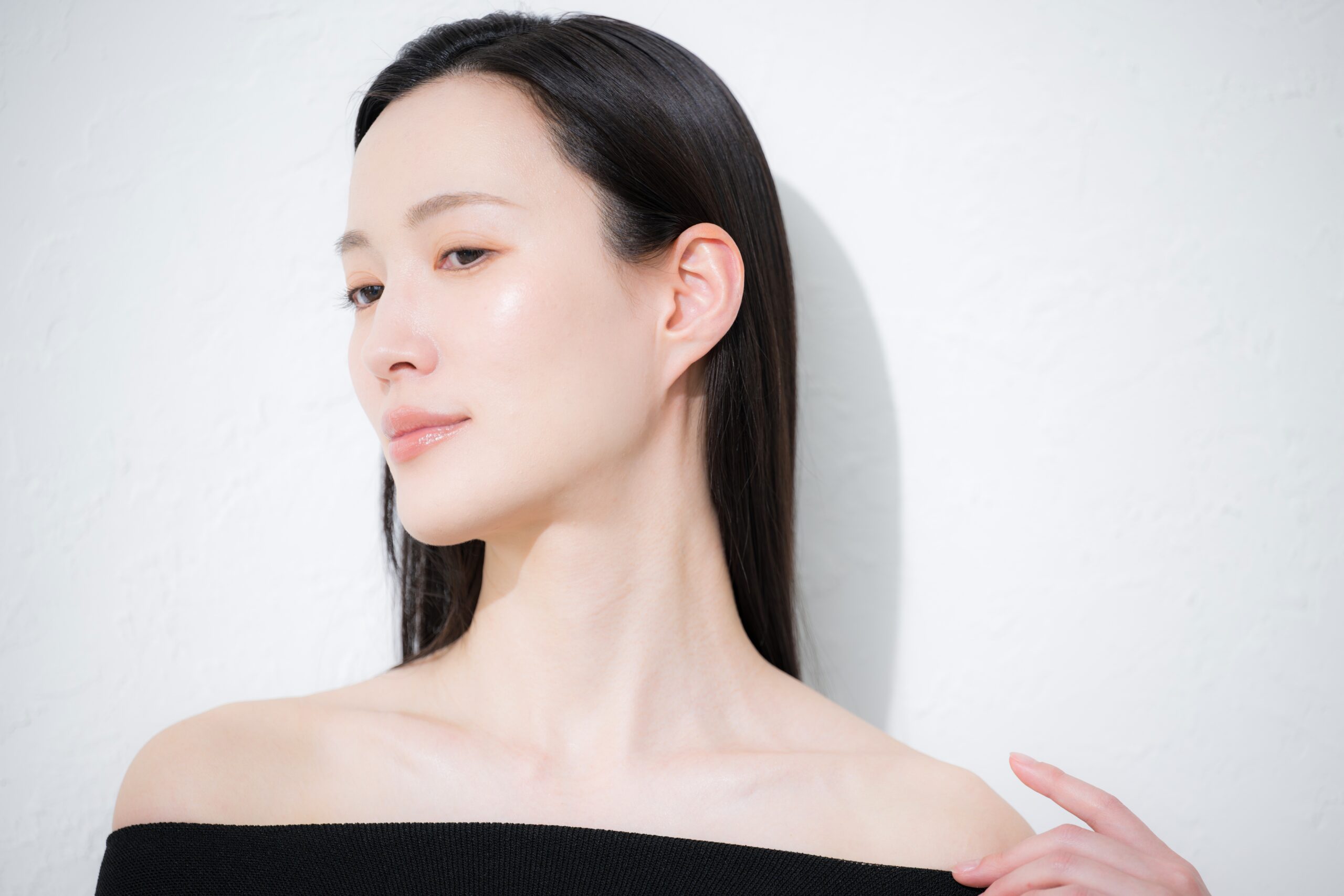 フェイスラインのきれいな女性